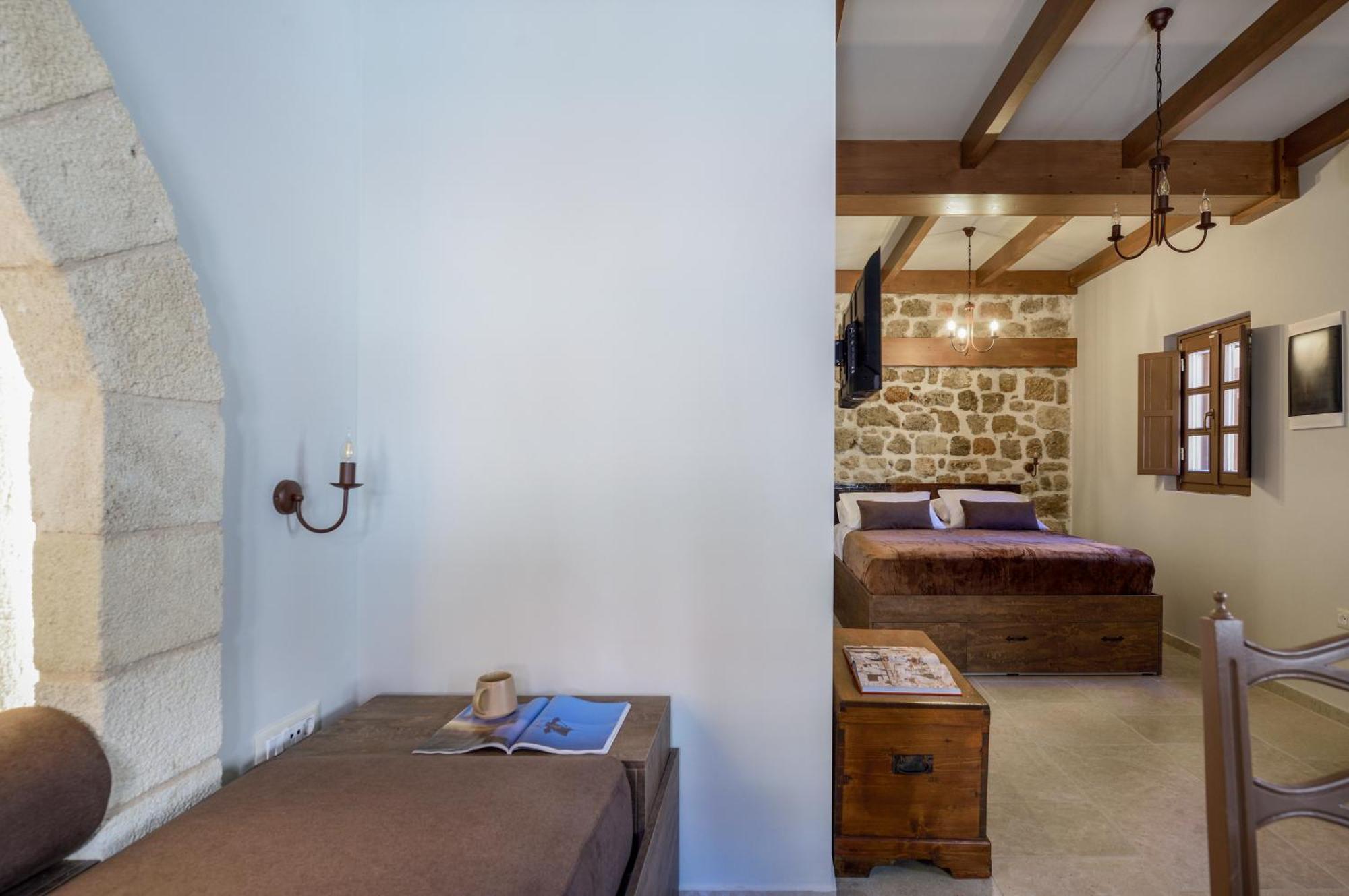 Spanish Knights Inn Rhodes City Room photo