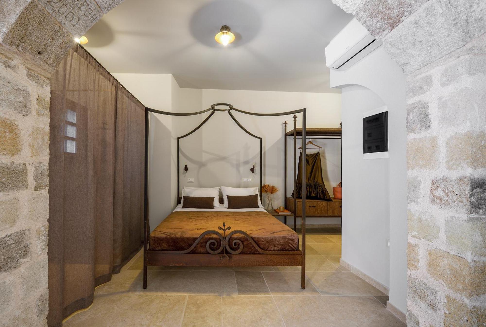 Spanish Knights Inn Rhodes City Room photo